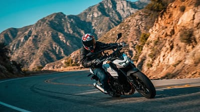 Honda Hornet 750 Cornering